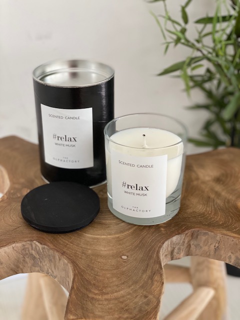 Relax white musk scented candle