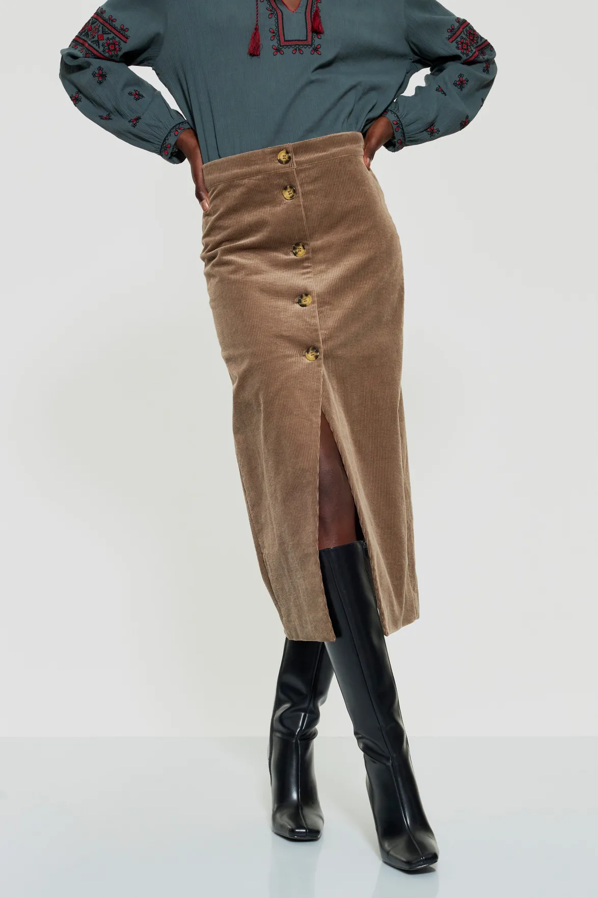 tilda brown cordoroy pencil skirt ⋆ תמרינדי | TAMARINDI | חנות לייף סטייל