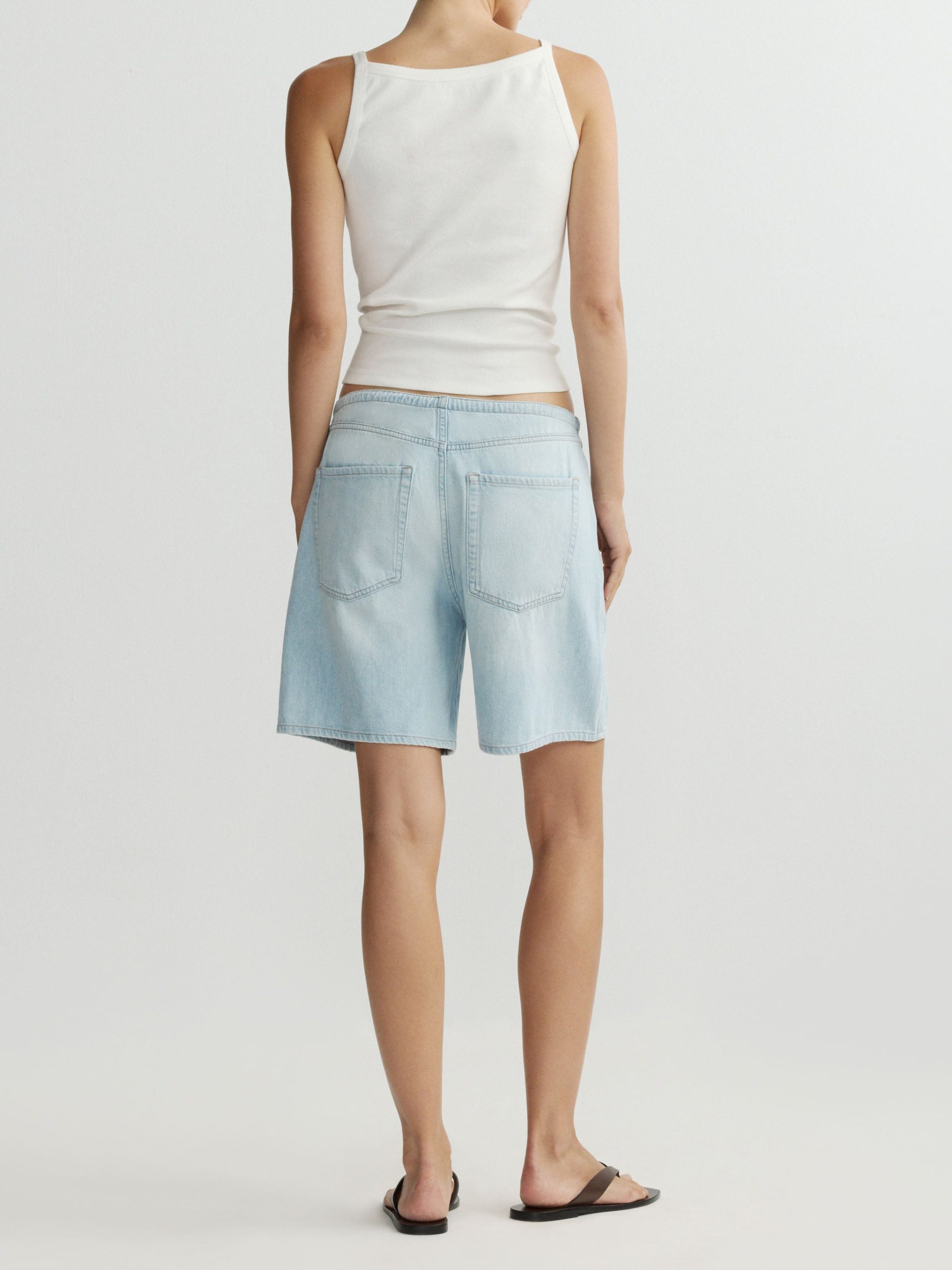 14375_SIENNASHORT_POOLSIDEAURA_027_2048x