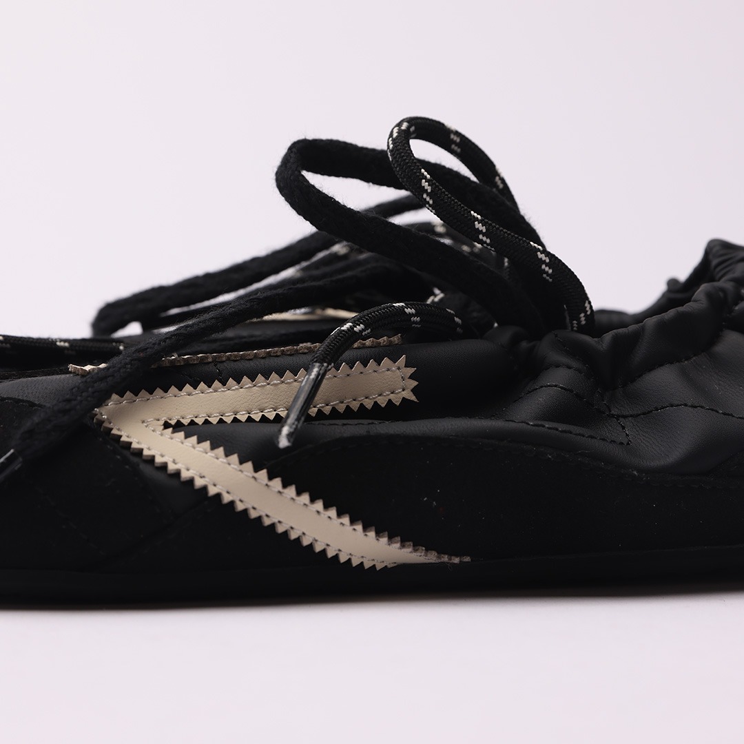 PU802L-001_BLACKOUT-6