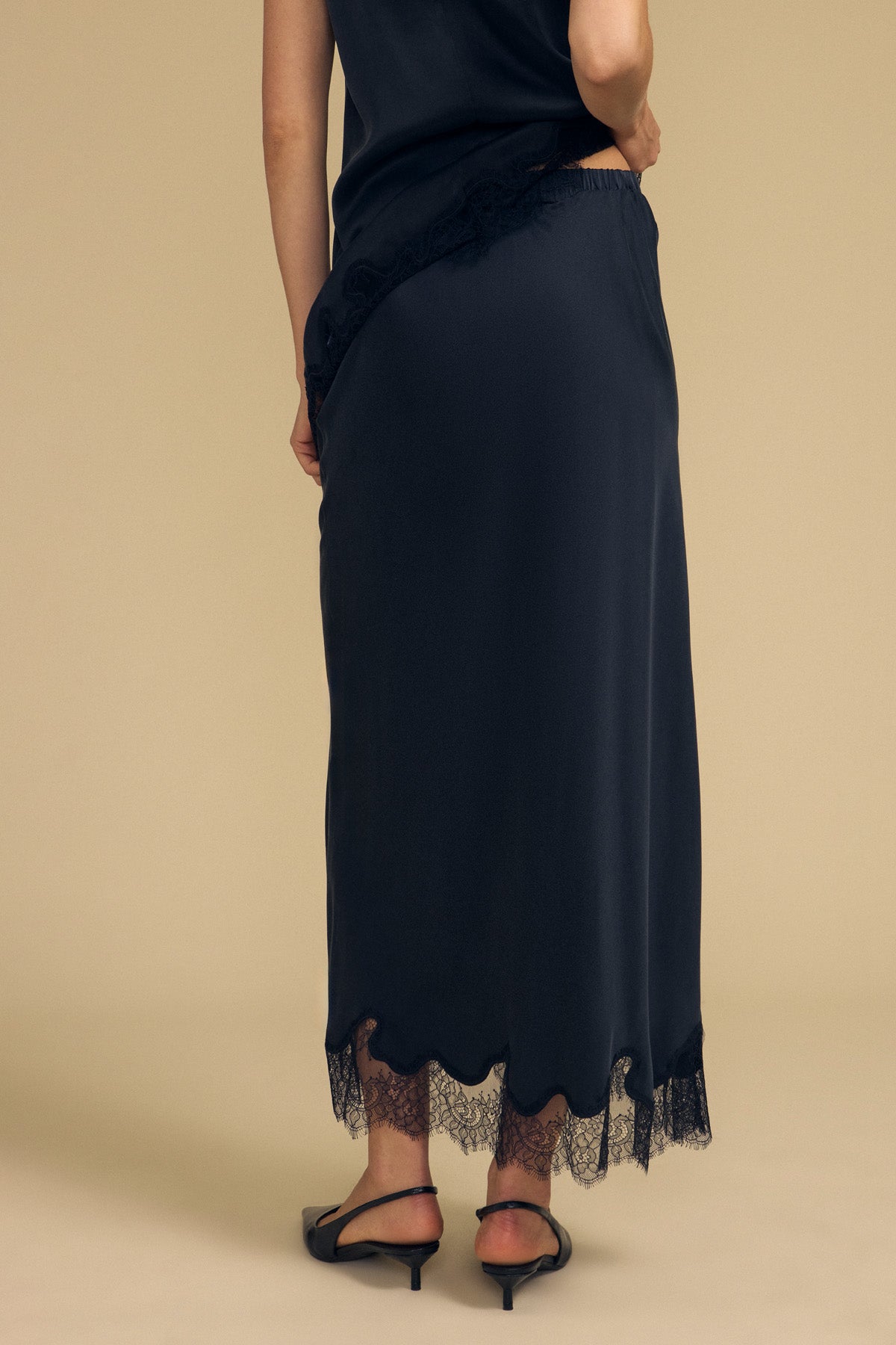 lctrimslk-kristin07-black_13