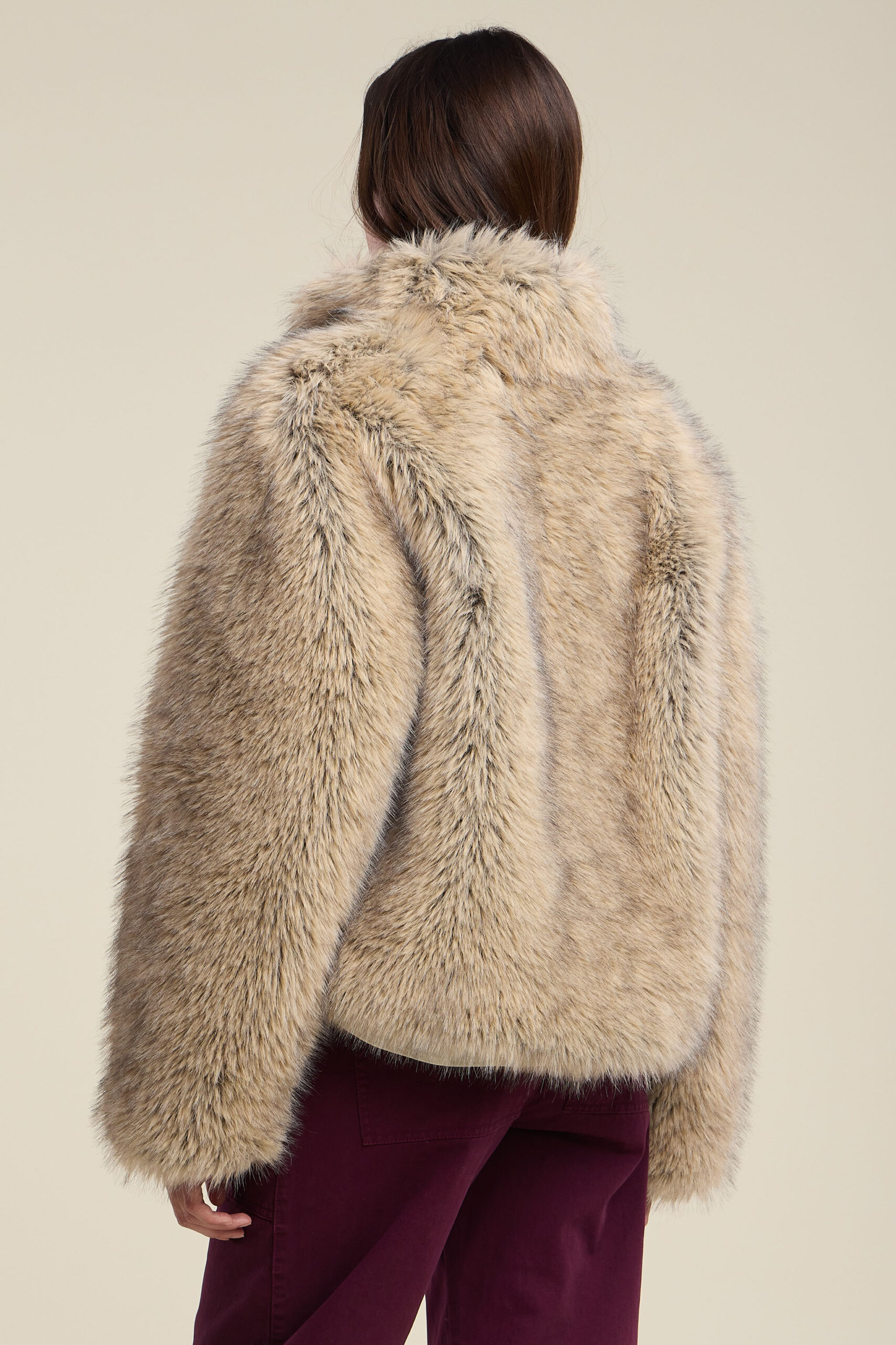 luxfur-noelle07-taupe-2061-scaled-2